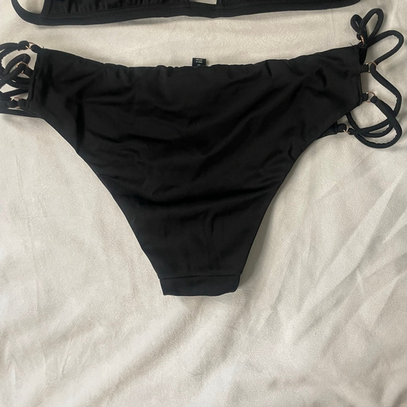 Women's L.A. Hearts Black Bikini Set Size Medium - Picture 13 of 16